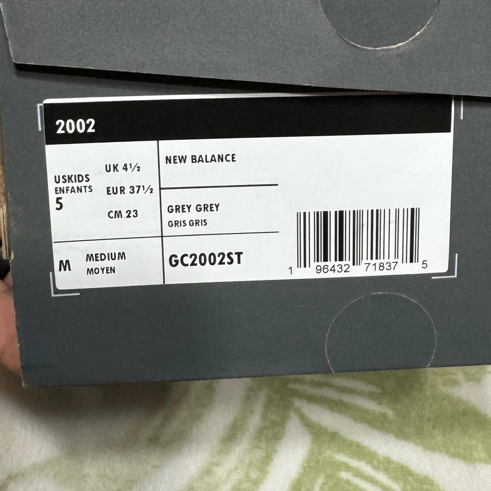 New Balance Gray Box - Picture 3 of 3